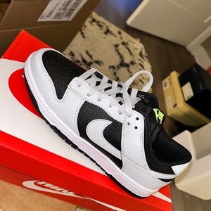 Nike Dunk Low Reverse Panda Neon